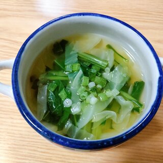 キャベツと小松菜と小ねぎのコンソメスープ